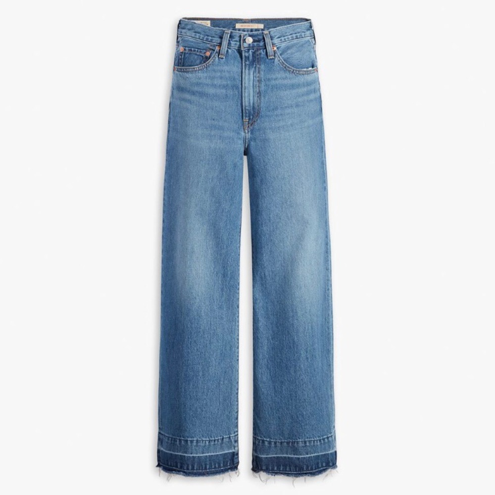 Levi’s Ribcage Wide Leg Jeans in Medium Wash